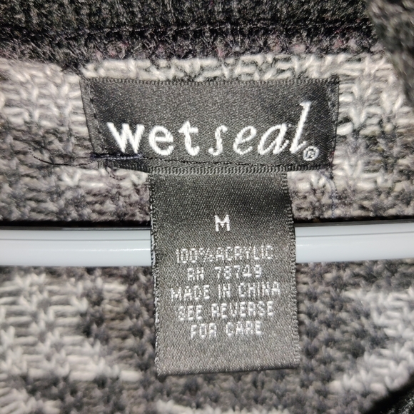 $#@  Wet Seal Aztec  Open Cardigan - Picture 2 of 3